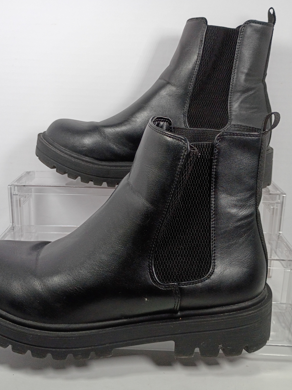 UNR8ED women's Black Leather Chelsea Boots Pull On Ankle Rubber Sole Round Toe 8